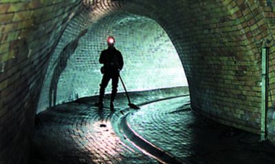 Kanalarbeiter in der Kanalisation